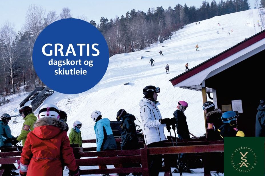 Små og store i heisen foran skibakken i Vegårshei